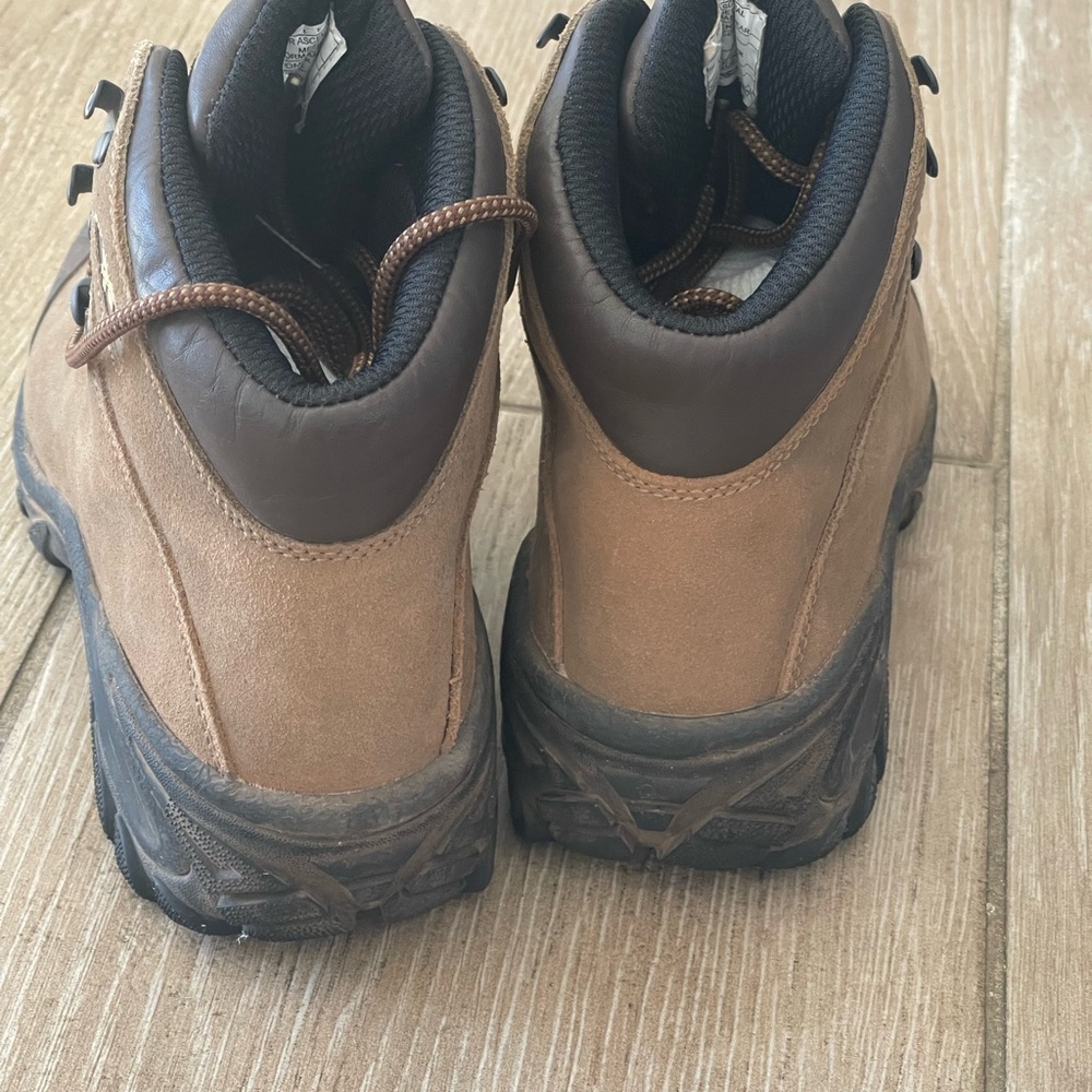 Merrel women's brown hiking Boots - Picture 6 of 8